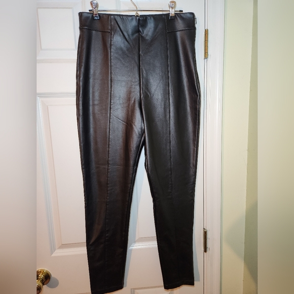ANN TAYLOR Black Faux Leather Pant Womens Size 10 Side Zip - Picture 2 of 6